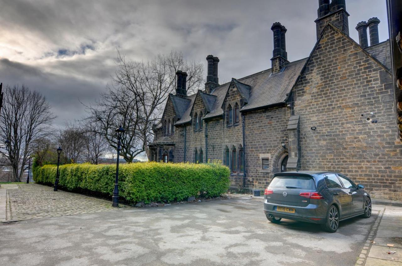 Villa The Old Vicarage - Secure Parking, Fast Wifi, Garden Leeds  Exterior foto